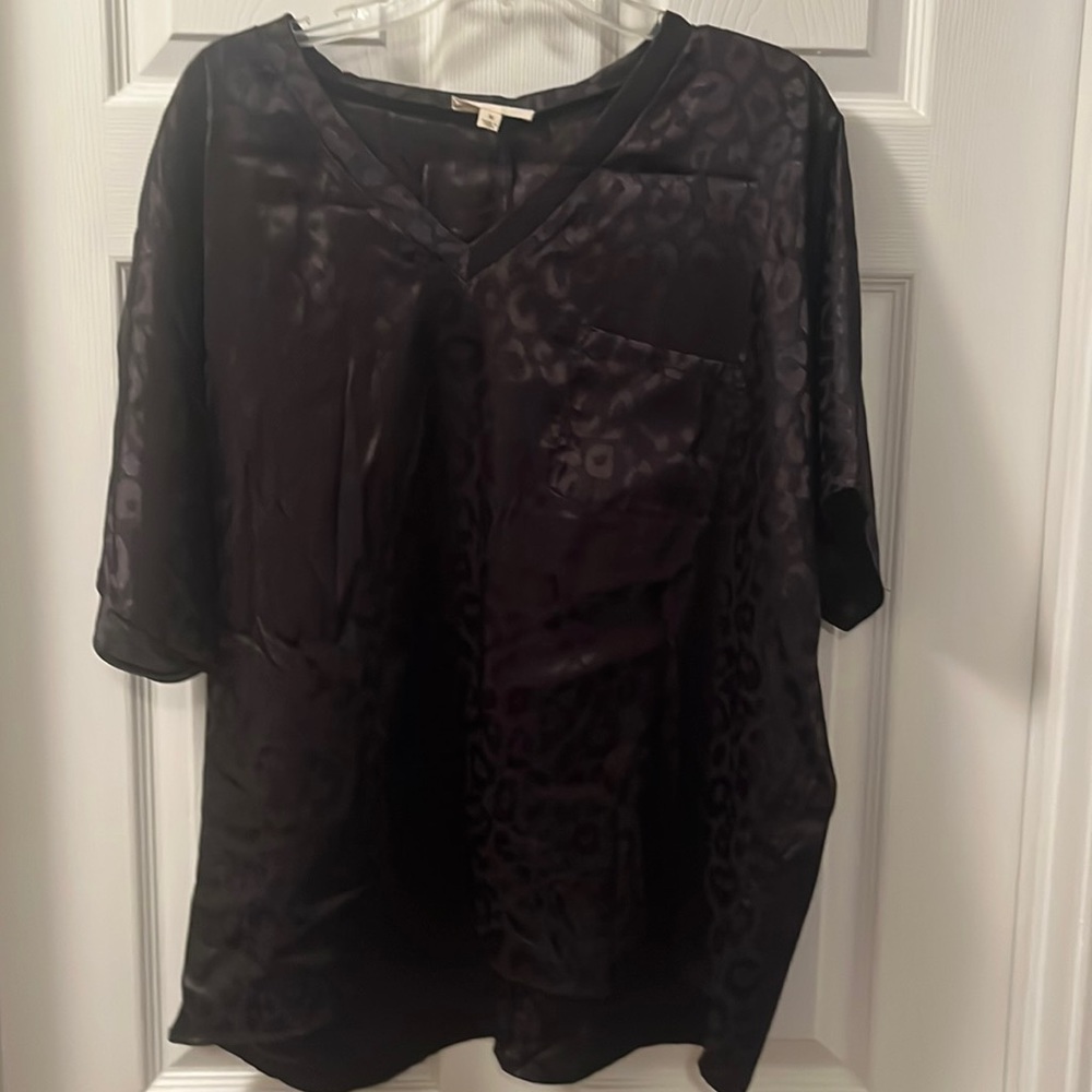 ee:some black leopard print v-neck tunic.
